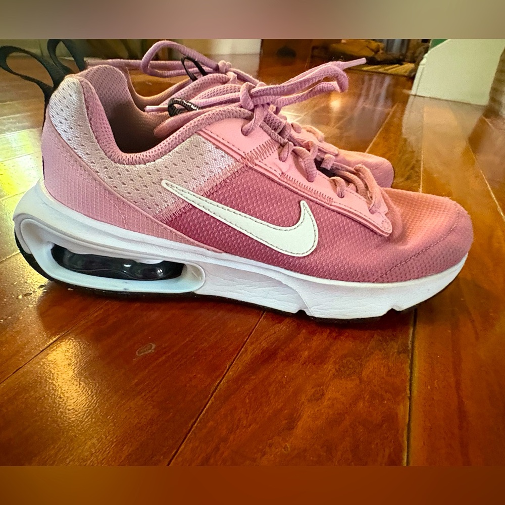 Nike Girls shoes. Size 4.